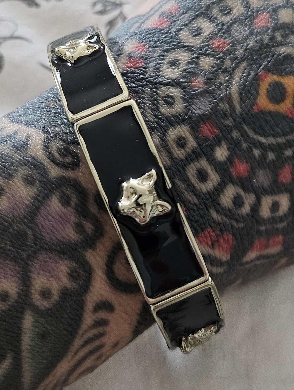 Black Enamel & Gold Star Stretch Bracelet